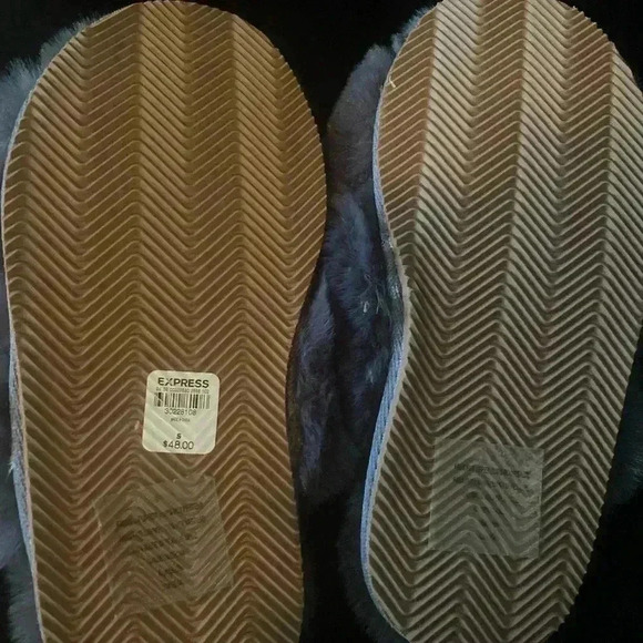 💎💎Express NEW faux fur slippers size s💎💎 - Picture 3 of 4